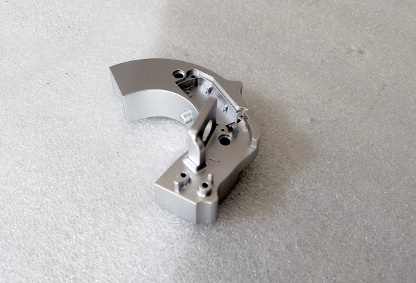 CNC加工为什么要贴胶纸